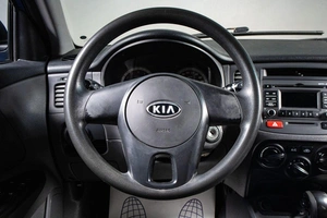 Седан Kia Rio 2010 года, 599000 рублей, Сургут
