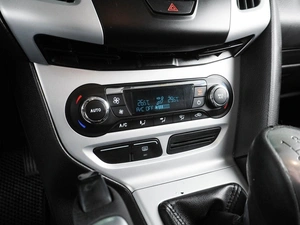 Хетчбэк Ford Focus 2013 года, 799000 рублей, Воронеж