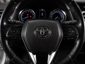 Седан Toyota Camry 2019 года, 3090000 рублей, Тюмень