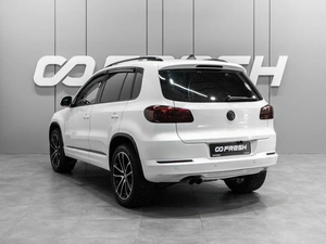 Внедорожник Volkswagen Tiguan 2012 года, 1679000 рублей, Тюмень