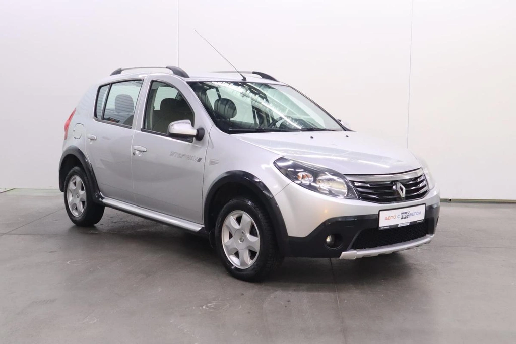 Хэтчбек Renault Sandero 2014 года, 675000 рублей, Брянск