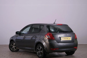 Хетчбэк Kia Ceed 2011 года, 569000 рублей, Омск