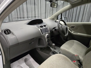 Хетчбэк Toyota Vitz 2009 года, 650000 рублей, Красноярск