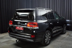 Внедорожник Toyota Land Cruiser 2012 года, 4300000 рублей, Красноярск