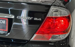 Седан Toyota Camry 2005 года, 890000 рублей, Красноярск