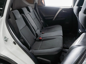 Внедорожник Toyota RAV4 2015 года, 2180000 рублей, Тюмень