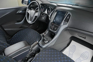 Седан Opel Astra 2012 года, 739000 рублей, Тюмень