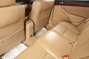 Седан Toyota Avensis 2006 года, 1049000 рублей, Тюмень