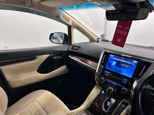 Минивэн Toyota Alphard 2019 года, 4049000 рублей, Красноярск