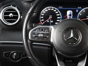 Седан Mercedes-benz E-класс 2018 года, 3700000 рублей, Омск