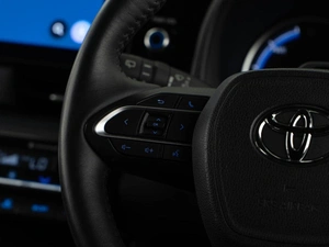 Минивэн Toyota Voxy 2022 года, 3547077 рублей, Москва