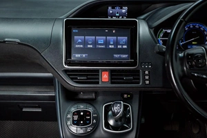 Минивэн Toyota Voxy 2015 года, 1797000 рублей, Красноярск