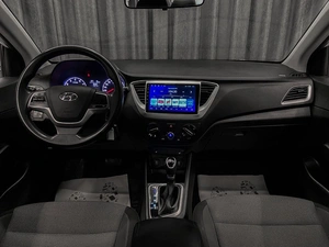 Седан Hyundai Solaris 2017 года, 1099000 рублей, Красноярск
