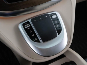 Минивэн Mercedes-benz V-класс 2024 года, 9799999 рублей, Москва