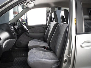 Минивэн Toyota Raum 2001 года, 340000 рублей, Омск
