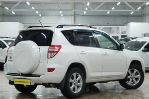 Внедорожник Toyota RAV4 2011 года, 1649000 рублей, Омск