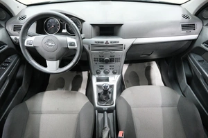 Хетчбэк Opel Astra 2014 года, 649000 рублей, Омск