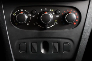 Седан Renault Logan 2015 года, 619000 рублей, Пермь