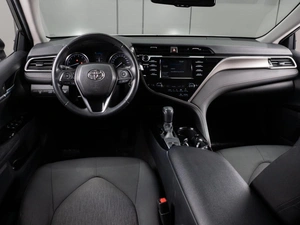 Седан Toyota Camry 2018 года, 2469000 рублей, Тюмень