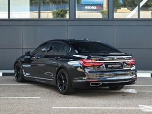 Седан BMW 7 серия 2017 года, 3274000 рублей, Кирилловка