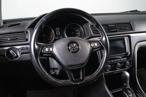 Седан Volkswagen Passat 2018 года, 1989000 рублей, Сургут
