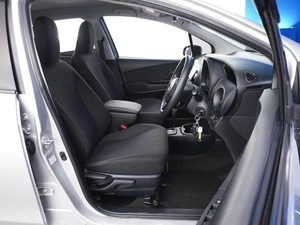 Хетчбэк Toyota Vitz 2018 года, 999654 рублей, Москва