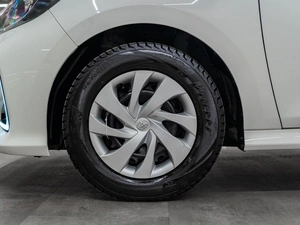 Хетчбэк Toyota Yaris 2020 года, 1290000 рублей, Красноярск