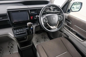 Минивэн Honda Stepwgn 2015 года, 1759000 рублей, Красноярск