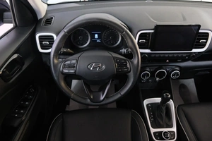 Внедорожник Hyundai Venue 2021 года, 2349000 рублей, Омск