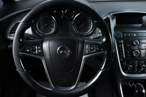 Хетчбэк Opel Astra GTC 2012 года, 739000 рублей, Челябинск