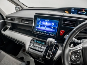 Минивэн Honda Stepwgn Spada 2017 года, 2100000 рублей, Красноярск