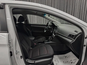 Седан Hyundai Elantra 2019 года, 1350000 рублей, Красноярск