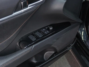 Седан Toyota Camry 2023 года, 4099000 рублей, Сургут