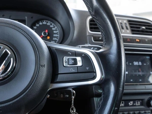 Седан Volkswagen Polo 2019 года, 1300000 рублей, Волгоград