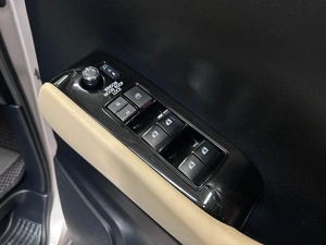 Минивэн Toyota Alphard 2019 года, 4049000 рублей, Красноярск