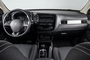 Внедорожник Mitsubishi Outlander 2017 года, 2389000 рублей, Челябинск