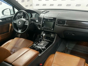 Внедорожник Volkswagen Touareg 2013 года, 2184000 рублей, Красноярск