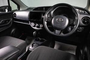 Хетчбэк Toyota Vitz 2019 года, 1169000 рублей, Сургут