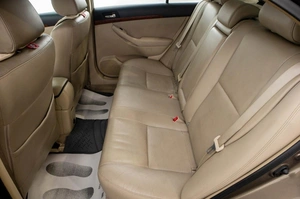 Седан Toyota Avensis 2005 года, 749000 рублей, Барнаул