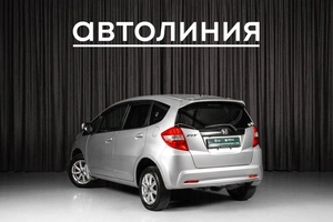 Хетчбэк Honda Fit 2011 года, 660000 рублей, Красноярск