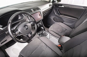 Внедорожник Volkswagen Tiguan 2018 года, 2189000 рублей, Томск