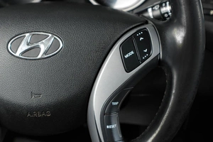Седан Hyundai Elantra 2015 года, 959000 рублей, Тюмень