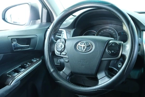 Седан Toyota Camry 2013 года, 2049000 рублей, Омск