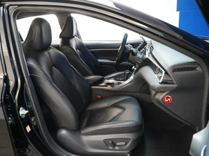 Седан Toyota Camry 2019 года, 2646434 рублей, Москва