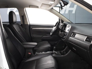 Внедорожник Mitsubishi Outlander 2015 года, 1800000 рублей, Омск