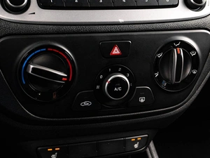 Седан Hyundai Solaris 2018 года, 1345000 рублей, Тюмень