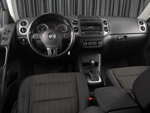Внедорожник Volkswagen Tiguan 2012 года, 1439000 рублей, Тюмень