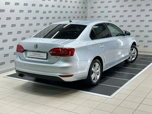 Седан Volkswagen Jetta 2013 года, 985000 рублей, Красноярск