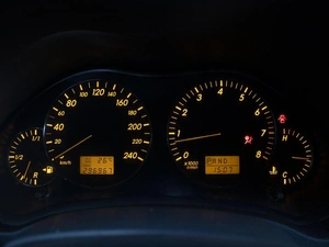 Седан Toyota Avensis 2004 года, 660000 рублей, Омск