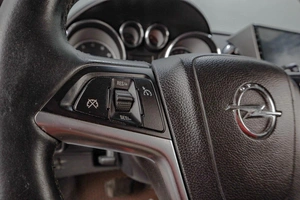 Хетчбэк Opel Astra 2011 года, 699000 рублей, Челябинск